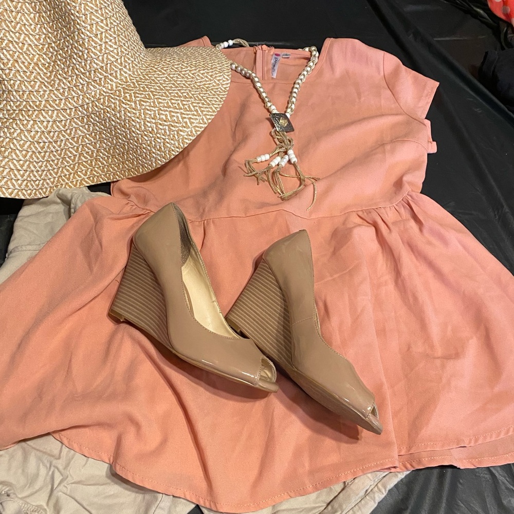 This Simple & Stylish Vintage Summer Complete Look - Picture 4 of 5